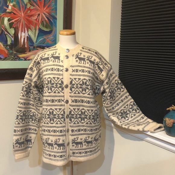 Norwegian Hand Knit Sweater / Norwegian Wool with Reindeer and Snowflake  - XL - Picture 6 of 11